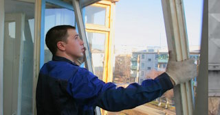 Демонтаж остекления балкона в Усть-куте - цена от 564 руб. - Сварной-Утк